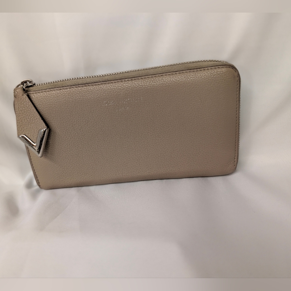 Louis Vuitton Luxury Vintage Long Wallet Buttery Soft Leather Cream to Beige EUC